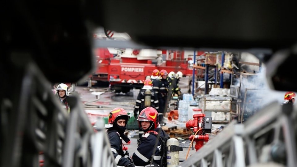 NĂVODARI: Explozie urmată de degajări mari de fum la Rafinăria Petromidia