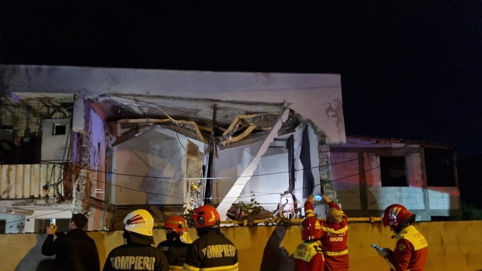 CRAIOVA: O femeie a murit în urma unei explozii produse într-un bloc