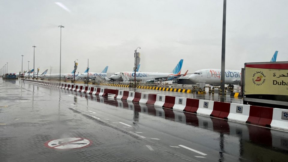 MAE: Cetățeni români, blocați pe aeroportul din Dubai după inundațiile severe