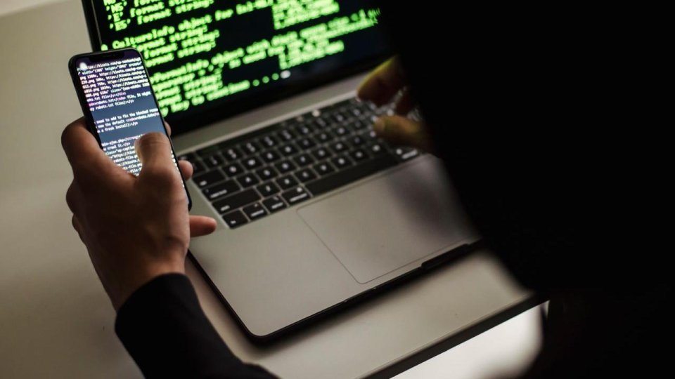 Companiile și guvernele se grăbesc să remedieze vulnerabilitățile PHP