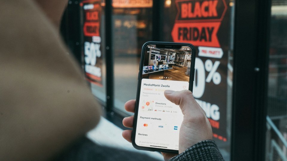 DNSC: Avertizare asupra fraudelor online de Black Friday